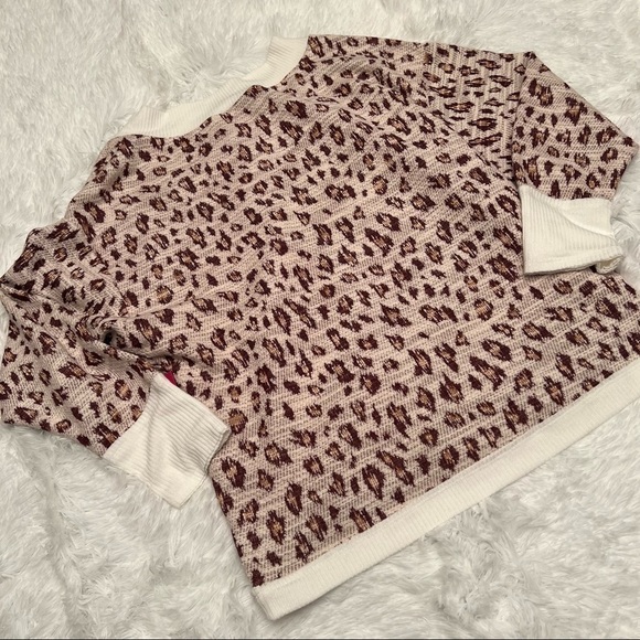 Vince Camuto Animal Print V Neck Sweater Woman’s Size Small NWT - Picture 5 of 10